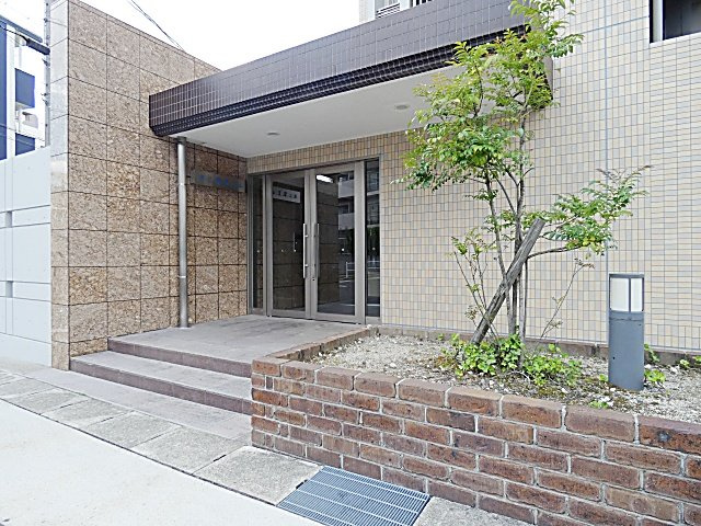 第三翠芳ビルのエントランス