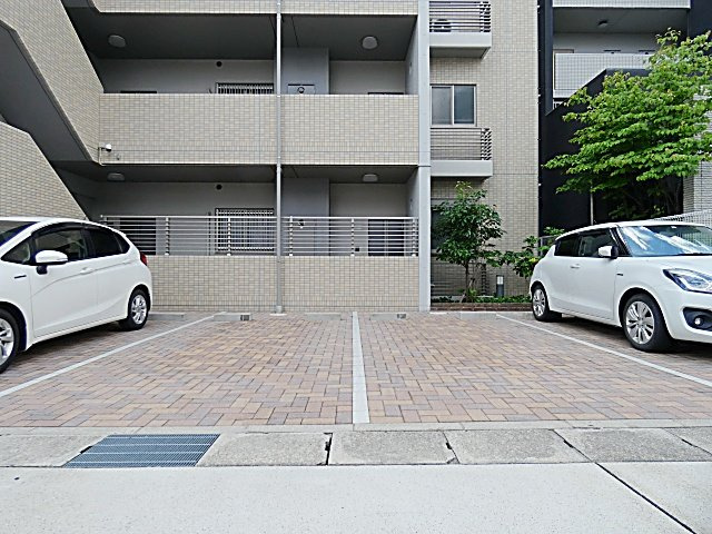 第三翠芳ビルの駐車場