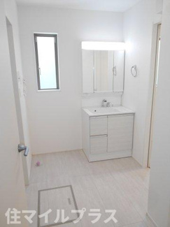 【独立洗面台】 | 郡山市安積4丁目新築一戸建て２棟 | 独立洗面台、小物を置くことができて便利です