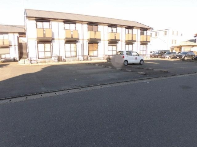 マーサ・ジュネスの駐車場