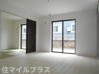 【居間・リビング】 | 郡山市安積4丁目新築一戸建て２棟 | おしゃれな居間です