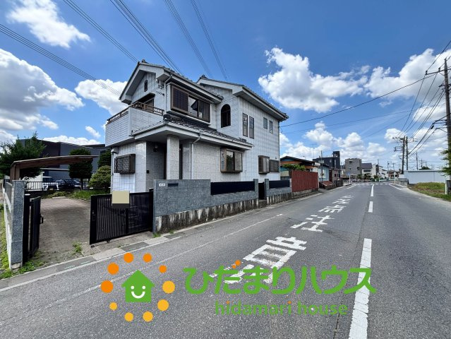 杉戸町内田４丁目　中古一戸建ての前面道路含む現地写真