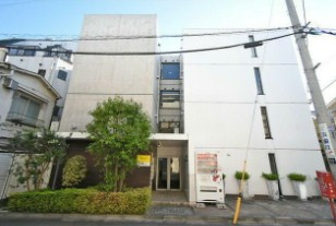 【外観】 | 鉄筋コンクリート造のがっちりとした建物。