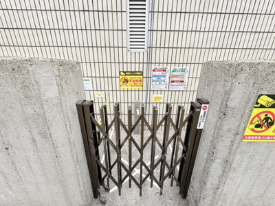 【その他共用部分】 | フラワーコート月出 | 敷地内ゴミ置き場でゴミ出しも楽ちんです。
参考写真になりますのでご承知おき下さい