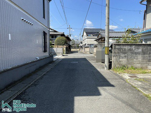 上賀茂南大路町 中古テラスの前面道路含む現地写真