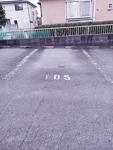 デパートメントアラキの駐車場