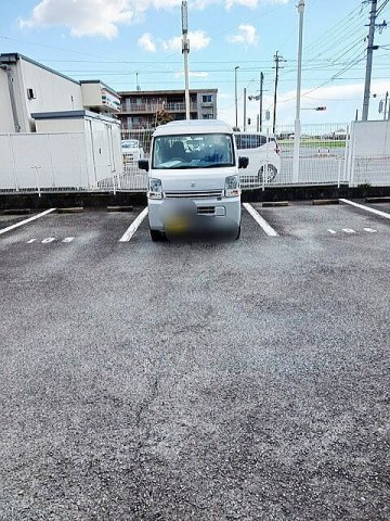 ドリーム栄の駐車場