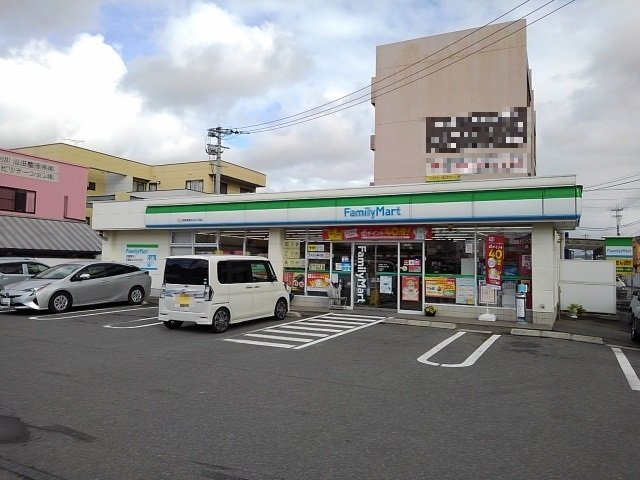 リベルテ吉田の周辺|ファミリーマート東合川４丁目店まで490m