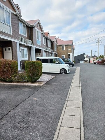 アヴェニール壱番館の駐車場