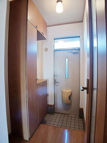 エレガンス壱番館の玄関