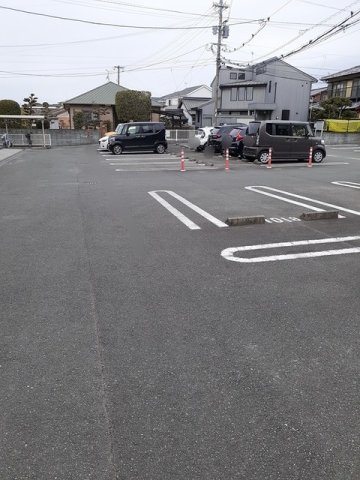 ペルラの駐車場