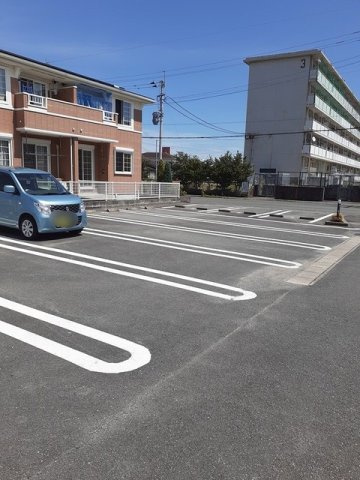 メゾン・ド・ブリアンＤの駐車場