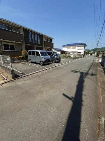 アレグリアの駐車場