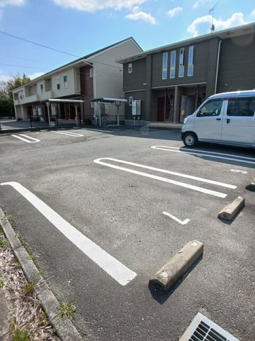 グリーンハイツ鷹取Ⅱの駐車場