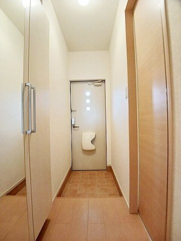 サン　ユタカの玄関