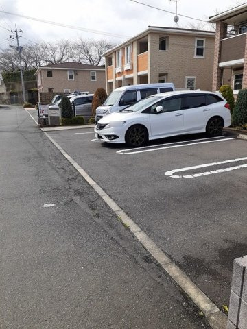 プロムナード・コウの駐車場