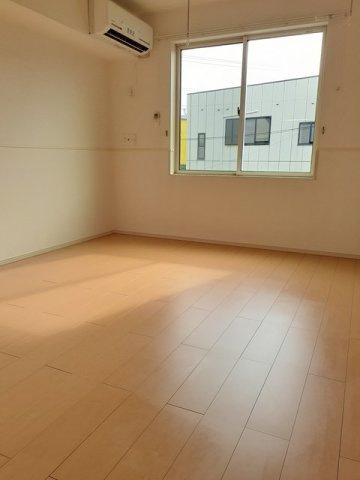 アーバンリーム弐番館の居間・リビング