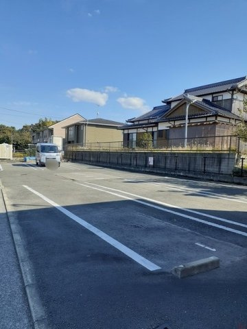 グリーンハイツ鷹取Ⅲの駐車場