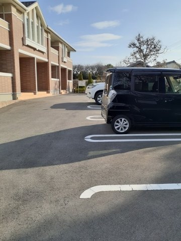 スマイル　リョウの駐車場