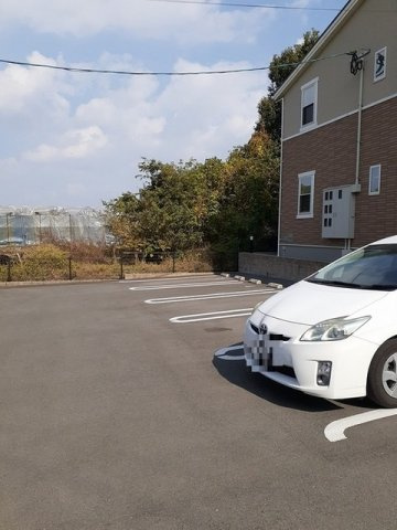 スマイル　リョウの駐車場