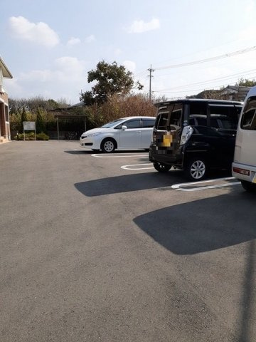 スマイル　リョウの駐車場