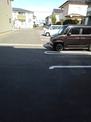 フローリッシュ　Ｂの駐車場