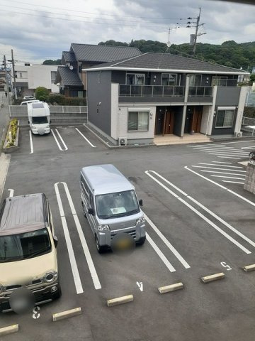 グランツェⅡの駐車場