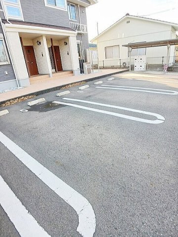 オータム　ガーデンの駐車場