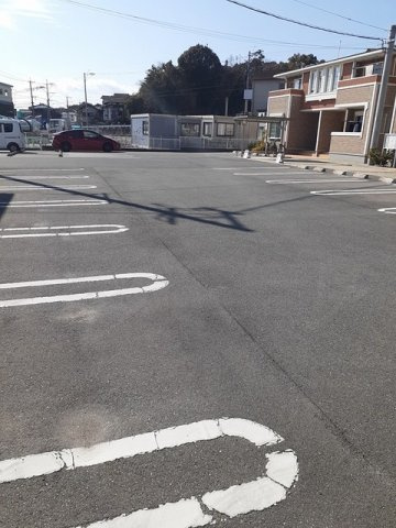 サンリットスクエアⅢの駐車場