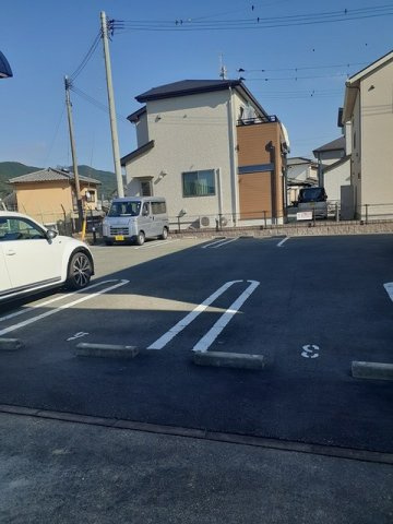 エーデルハイム国分Ⅰの駐車場