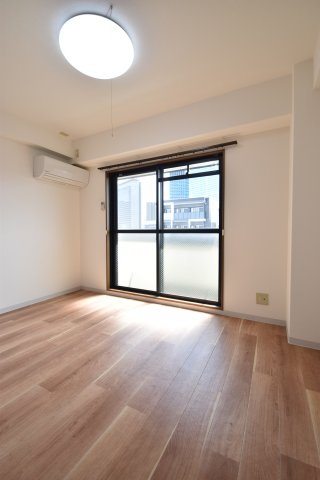 大阪市都島区片町１丁目の賃貸マンションの居間・リビング