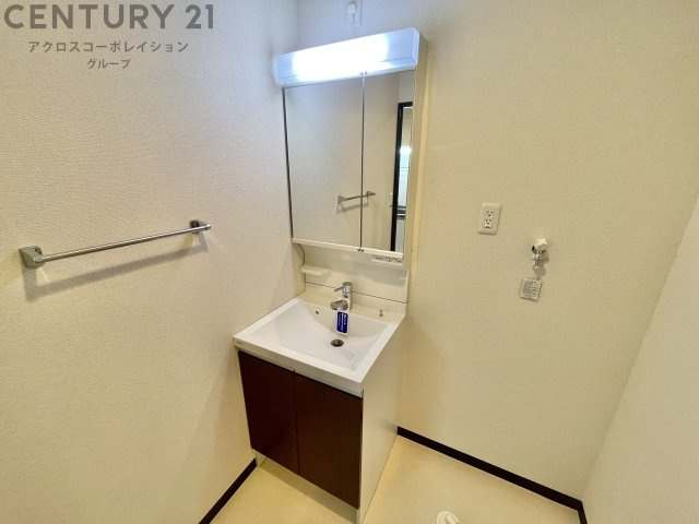 洗面所内に室内洗濯機置場がついてます！