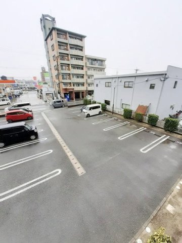 レルベ保田窪の駐車場
