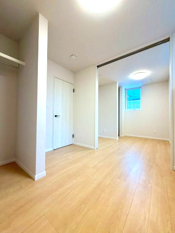 新川1条1丁目の洋室