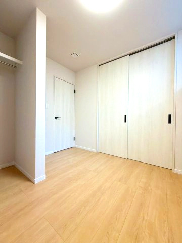 新川1条1丁目の洋室