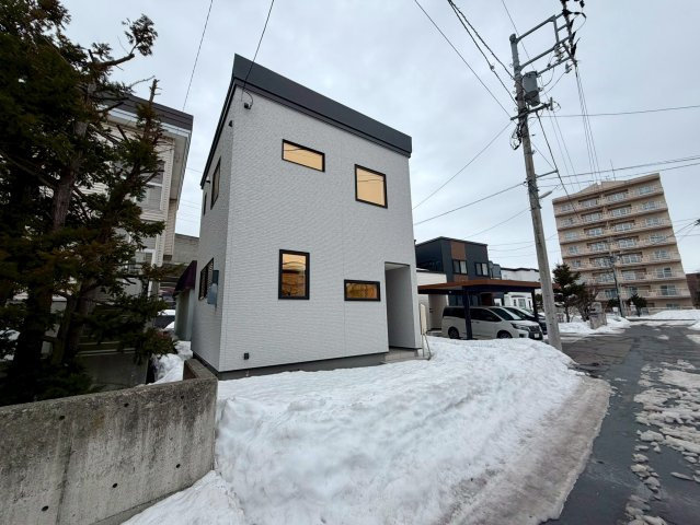 新川1条1丁目の前面道路含む現地写真