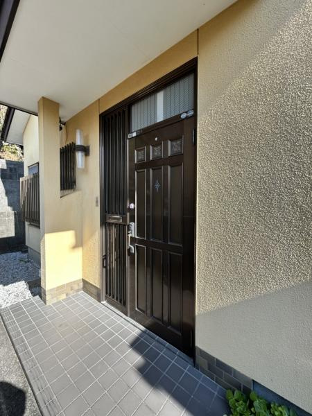 高知市仁井田　中古戸建ての玄関