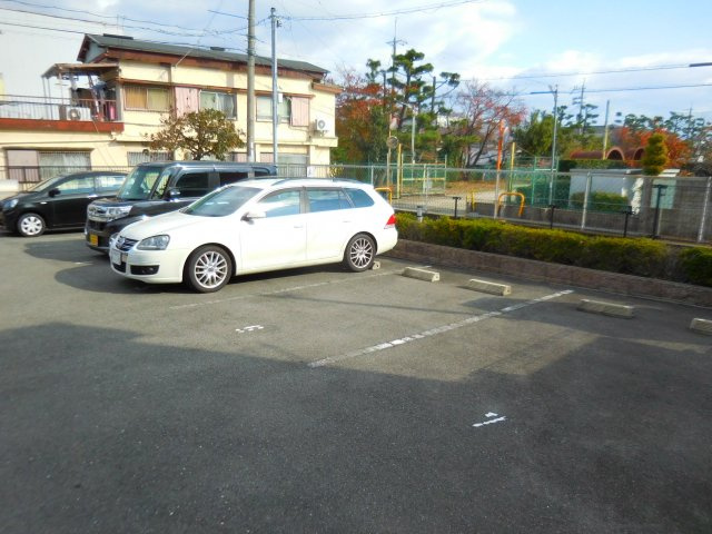 レオパレス宮田町の駐車場