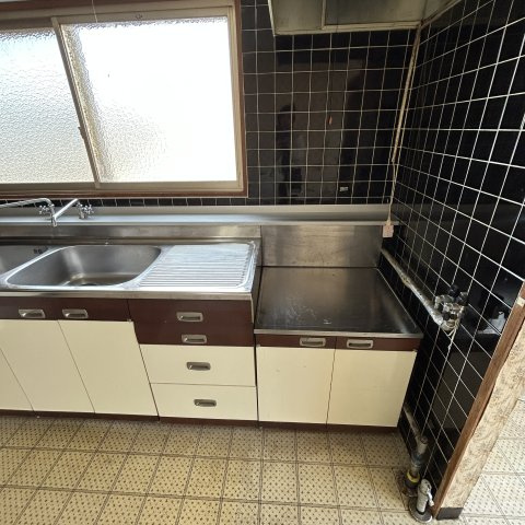 登別市若山町1丁目6-1戸建のキッチン