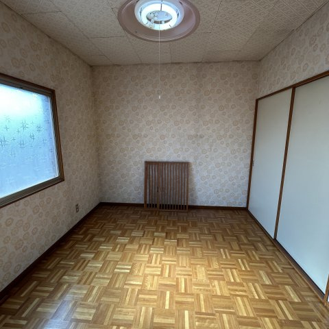 登別市若山町1丁目6-1戸建の洋室