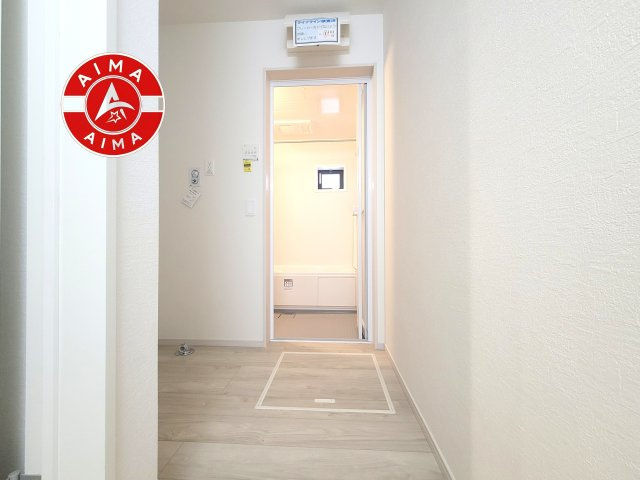 福岡市博多区那珂1丁目第1-2棟（1号棟）の脱衣所|ゆとりの洗面スペースで朝の身支度もスムーズに。暮らしを快適に変えるシャワー付洗面台です！