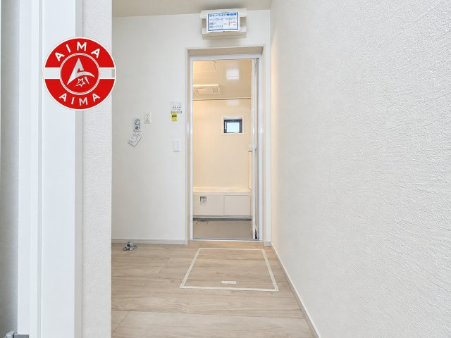 福岡市博多区那珂1丁目第1-2棟（1号棟）の脱衣所|ゆとりの洗面スペースで朝の身支度もスムーズに。暮らしを快適に変えるシャワー付洗面台です！