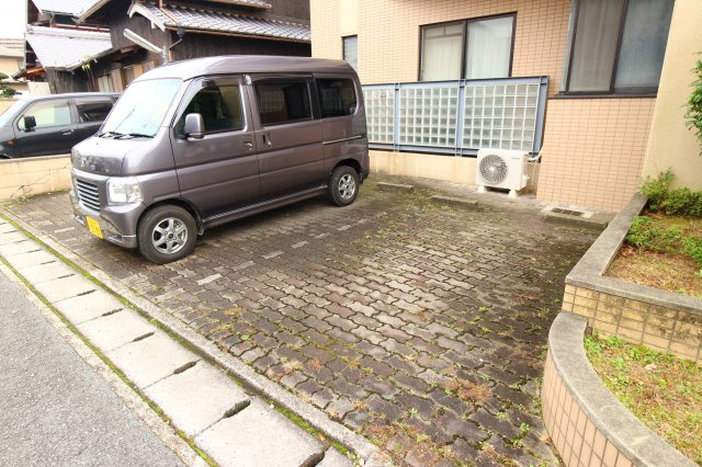 グランドメゾン池上の駐車場