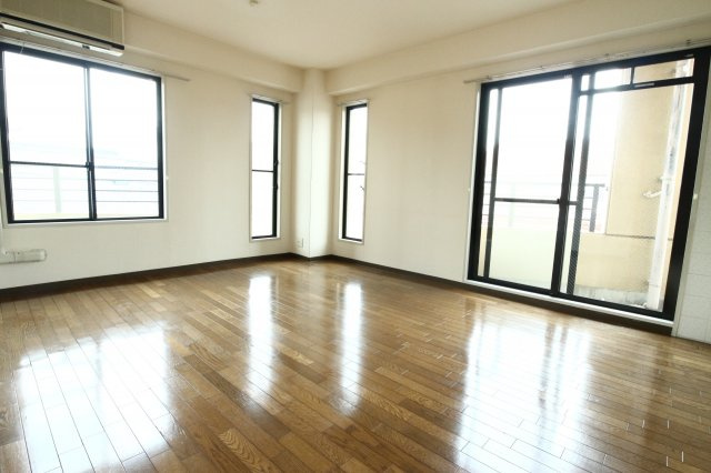 グランドメゾン池上の居間・リビング