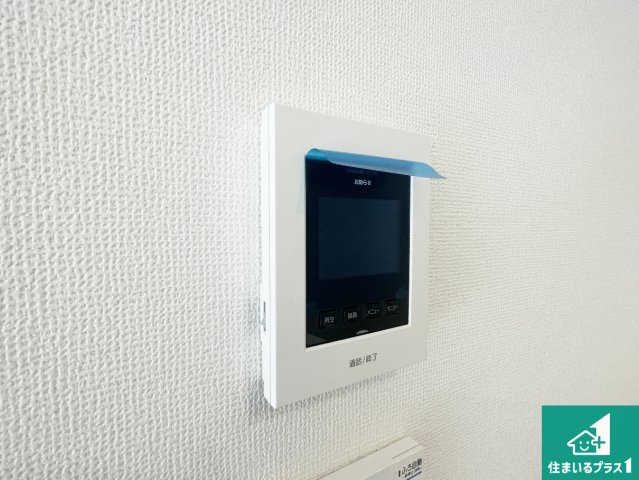 ★草津市草津町　第3期　新築一戸建ての防犯設備|カラーモニターインターホン！声だけでなく来訪者の姿や顔がモニターで確認できるので、小さなお子様がいらっしゃるご家庭でも安心できます！