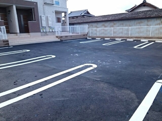 シェルグランの駐車場