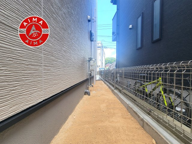 福岡市博多区那珂1丁目第1-2棟（2号棟）のバルコニー|風をしっかりと感じられるバルコニーでは、毎日が洗濯日和です。広々としているので洗濯も楽しくなるでしょうし、気分転換にバルコニーからの眺めを楽しむのもいいでしょう。