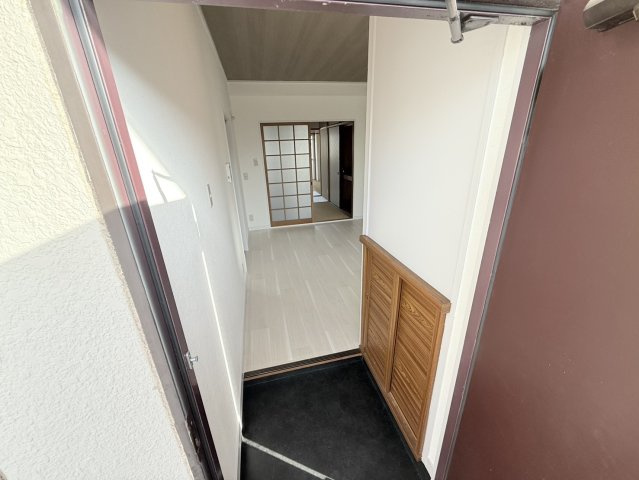 【玄関】 | 茶苑マンション | 収納もある玄関です