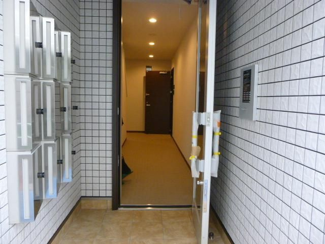 シャーンティ・エーカムのエントランス|落ち着いたエントランスです