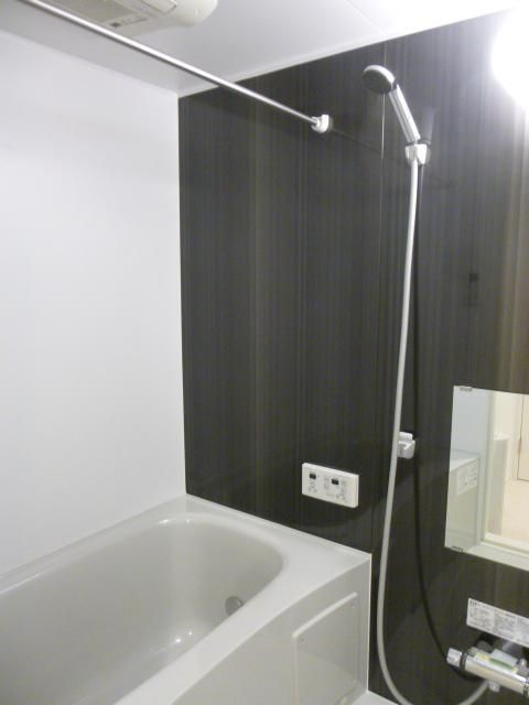 シャーンティ・エーカムの浴室|落ち着いた空間のお風呂です